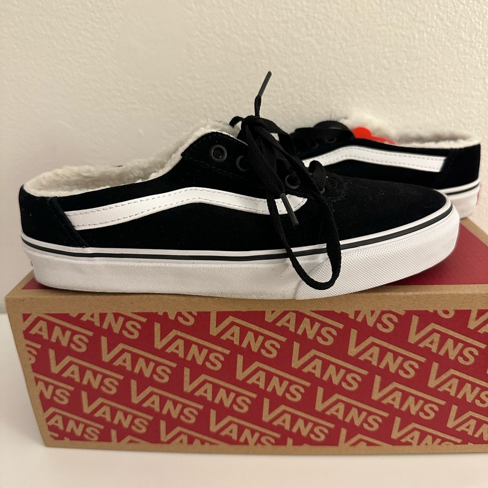 New black and white Vans sherpa lined shoes